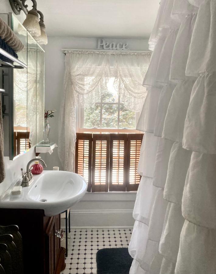 The Bella Ella Bed And Breakfast Canandaigua Dış mekan fotoğraf